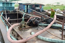 Tạm giữ hàng chục phương tiện của “sa tặc”