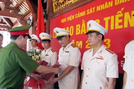 Trao bằng Tiến sỹ Luật học cho 14 nghiên cứu sinh