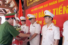 Trao bằng Tiến sỹ Luật học cho 14 nghiên cứu sinh