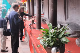 Văn Miếu - Quốc Tử Giám đón Bằng công nhận Di sản tư liệu thế giới