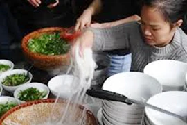 Hàng ăn vẫn ra sức “chặt chém”