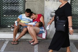 Nghịch cảnh tại đất nước ngập nợ 