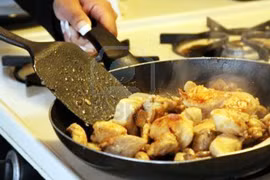 Mối nguy hại đến từ dụng cụ làm bếp 
