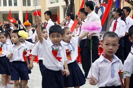 Lo cho trẻ vào lớp 1