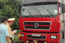 Xử phạt xe quá tải: Qua trạm cân chỉ hớt “ngọn”
