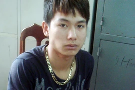 Trốn truy nã xuống chùa Hà học viết sớ