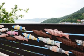 Làng nghệ thuật hút khách du lịch