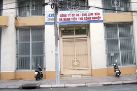 Cầm cố cả trụ sở công ty để chiếm đoạt tiền