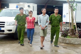 Rủ bạn gái đi vận chuyển tiền giả