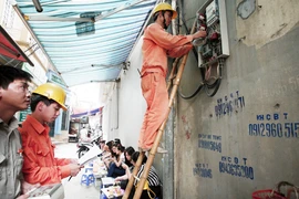 Chưa nên tăng giá điện