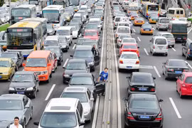 Trung Quốc: Hạn chế ô tô cá nhân để giảm tắc đường