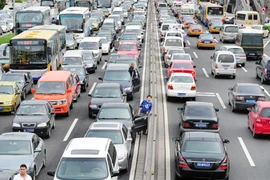 Trung Quốc: Hạn chế ô tô cá nhân để giảm tắc đường