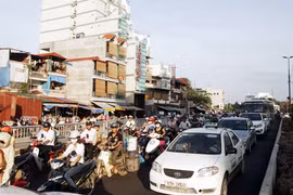 Mở cầu bộ hành qua đường Xã Đàn