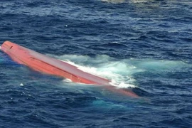 Va chạm gây lật tàu, 6 thủy thủ Nhật Bản mất tích