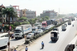 Quốc lộ 5 không khác gì đường làng