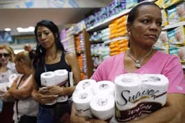 Chuyện chưa từng xảy ra ở Venezuela: Khủng hoảng... giấy vệ sinh