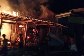 Cháy nhà, con gái cứu mẹ già 92 tuổi thoát chết