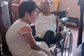 Hai chú cháu ruột ngồi xe lăn bán ma túy