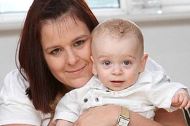 Cậu bé 3 tuần tuổi hồi sinh sau 3 lần tim ngừng đập