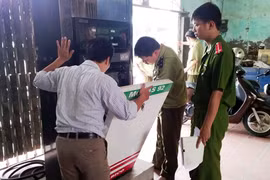 Phát hiện 2 cây xăng nguy hiểm trong nhà