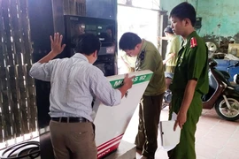 Phát hiện 2 cây xăng nguy hiểm trong nhà