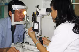 Đau mắt trong những ngày chuyển mùa