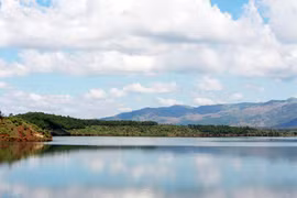 Thẳm xanh “đôi mắt Pleiku” 