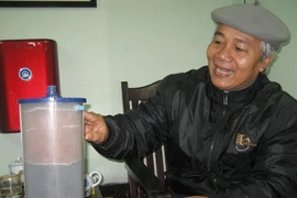 Người dám uống nước dòng sông “chết”