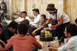 100% nước uống vỉa hè nhiễm khuẩn độc