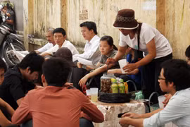 100% nước uống vỉa hè nhiễm khuẩn độc