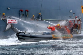 Interpol phải ra tay