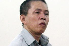 Dùng máy cắt cỏ “chém” cảnh sát giao thông