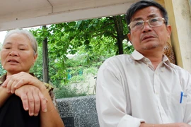 Bệnh nhân chắp tay van nài bác sỹ