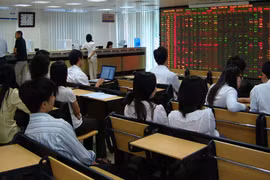 Môi giới chứng khoán: Nghề “hot”… hết thời