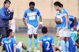 V-League 2013 còn 4 vòng đấu: Nhắm mắt… cho xong