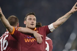AS Roma hủy “show”, lo lắng về Arsenal