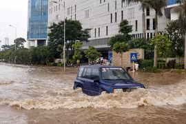 Kẻ khóc, người cười