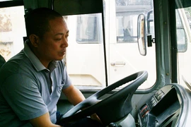 Khởi tố lái xe buýt húc đổ cột thép trên cầu vượt Láng Hạ