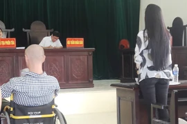 Chồng Tây ra tòa giành quyền nuôi con và đòi chia tài sản với vợ Việt