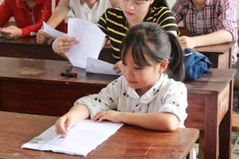 Ước mơ trở thành giáo viên mầm non của sĩ tử tí hon