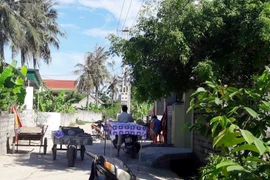 Nghi vấn nợ nần, một lái xe taxi treo cổ tự tử