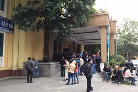 Không có cơ sở buộc người dân phải đổi bằng lái xe còn thời hạn