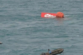 Đuôi máy bay QZ8501 được trục vớt, khó có thể tìm thấy hộp đen