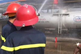 Diễn tập PCCC tại tổng kho xăng dầu Đức Giang, quận Long Biên