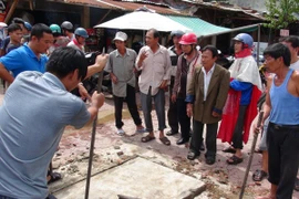 Cứu sống bé trai 5 tuổi trôi trong ống cống 