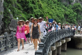 Sẽ không ai trả lời...