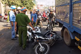 Xe tải mất phanh khi đổ dốc, gây tai nạn liên hoàn