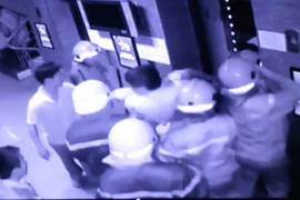 Giải cứu 16 người mắc kẹt trong thang máy chung cư ở TP.HCM