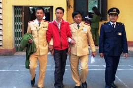 Đóng giả trung úy CSCĐ để “xin” xe vượt quá tải trọng