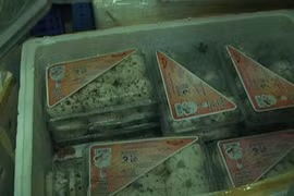 Phát hiện nhiều thực phẩm hỏng trong kho siêu thị Co.opmart